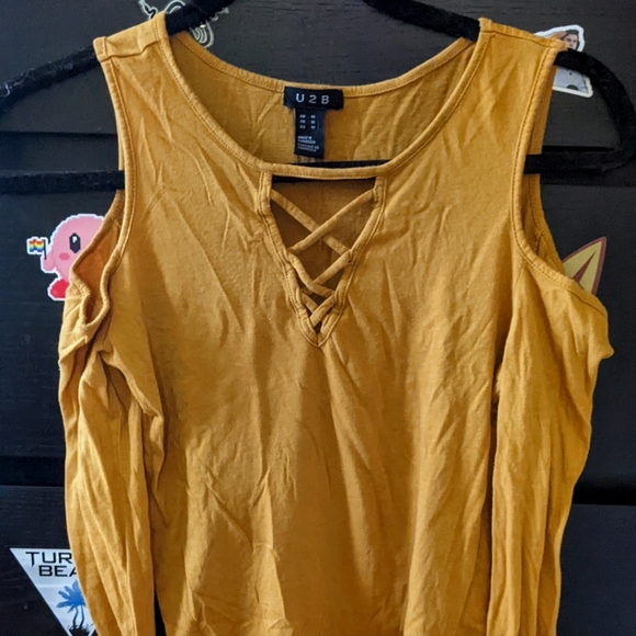 🍂2/$30🍂 Mustard U2B exposed shoulder long sleeve top - Picture 1 of 5